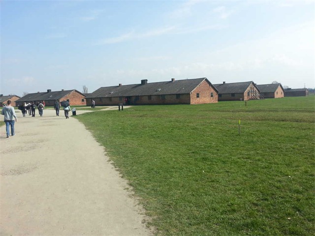 13.a. Auschwitz-Birkenau. Barraquements pour 40 000 femmes !(FILEminimizer)