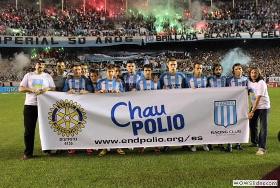 At a soccer match, in partnership with Rotarians in Argentina, the Racing Club of Avellaneda displays its support for polio eradication.
