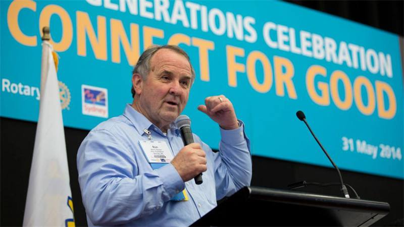 Le président Burton lors de la conférence Jeunes générations à Sydney. 